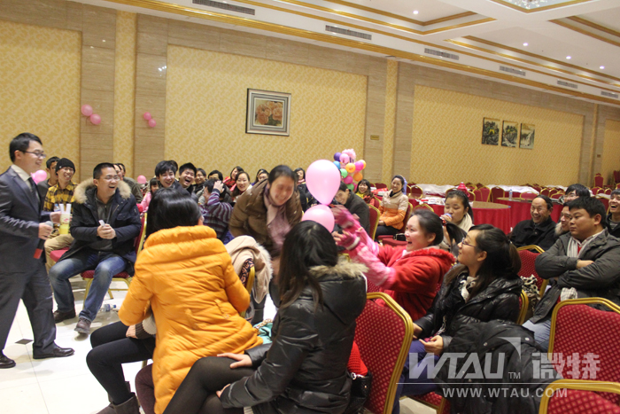 “击鼓传花”开心又紧张