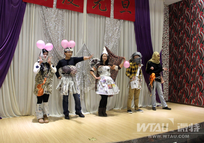 创意“时装赛”爆笑全场