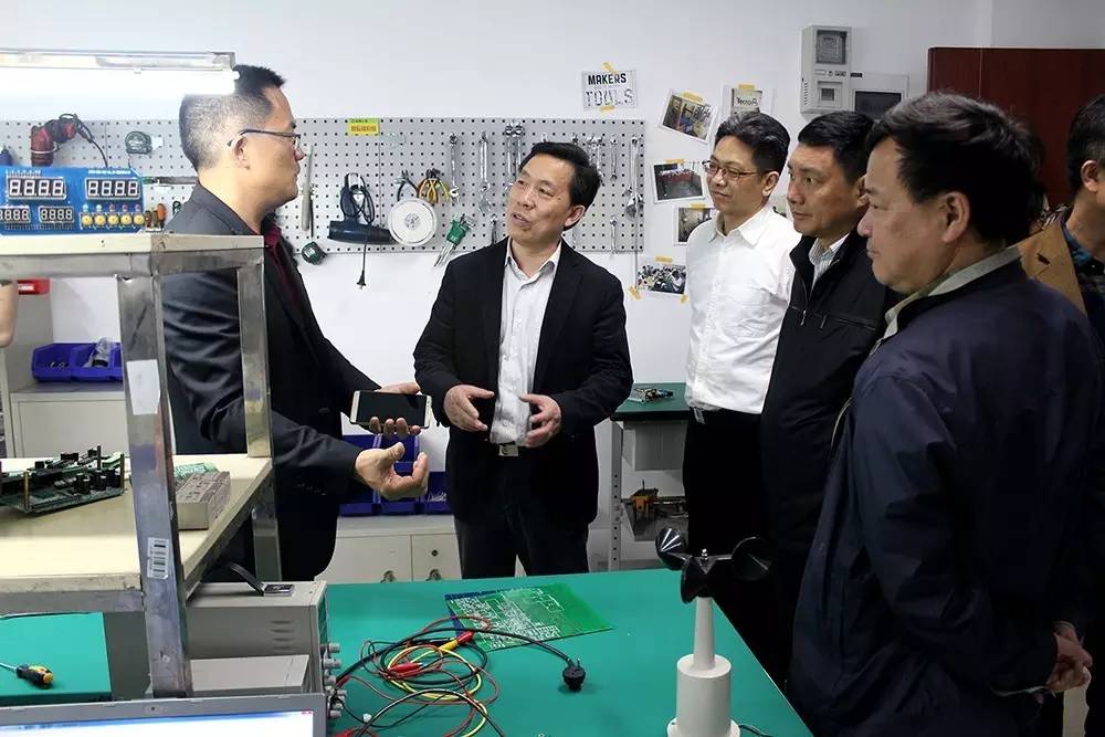 省政协副主席、科技厅厅长郭跃进莅临微特调研