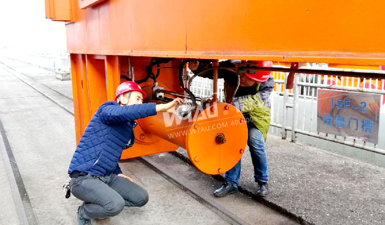 调整水下摄像头位置