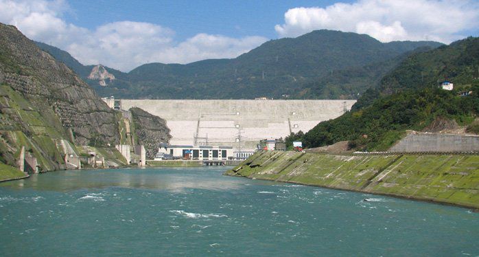 紫坪铺水电站专家组莅临微特调研