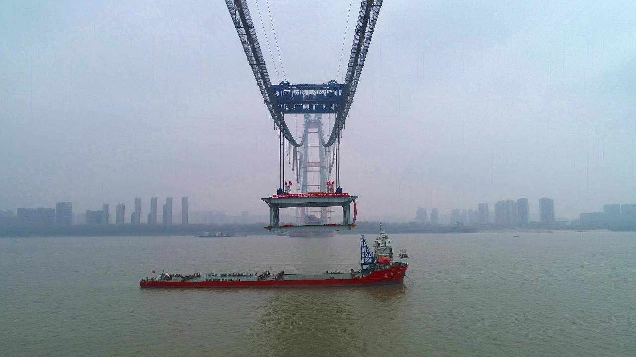 万里长江“第一吊”微特帮它安全升上高空