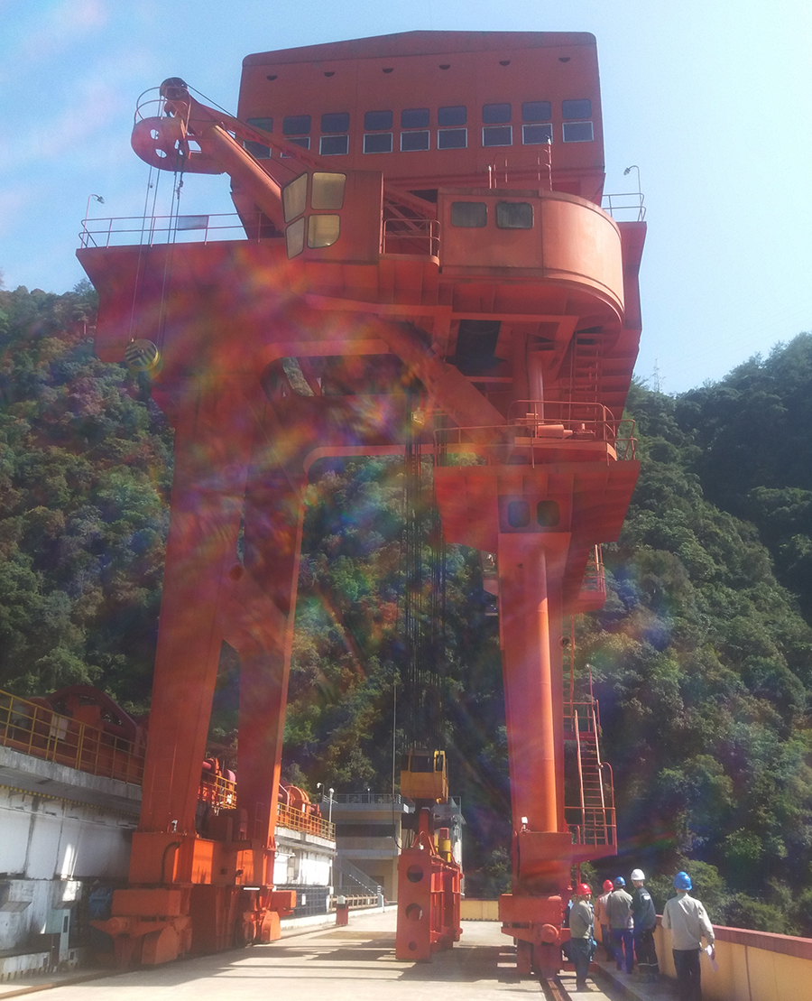 特检工作人员现场验收