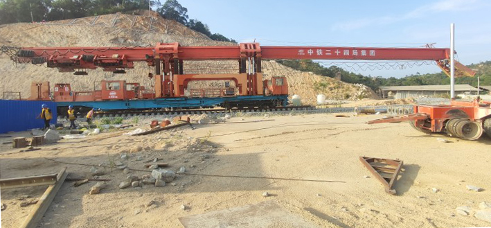 中铁二十四局铁路架桥机