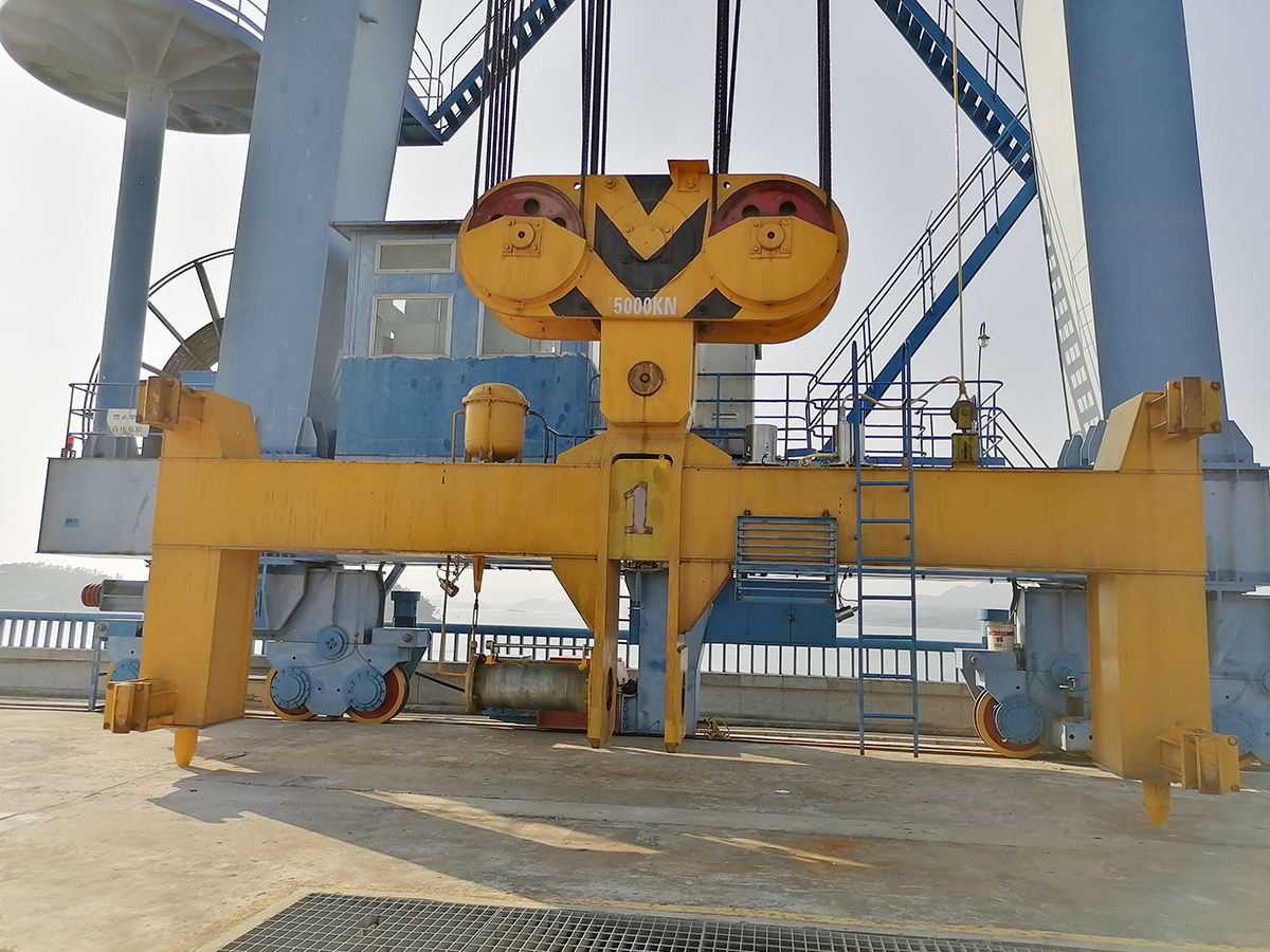 丹江口电厂坝顶门机