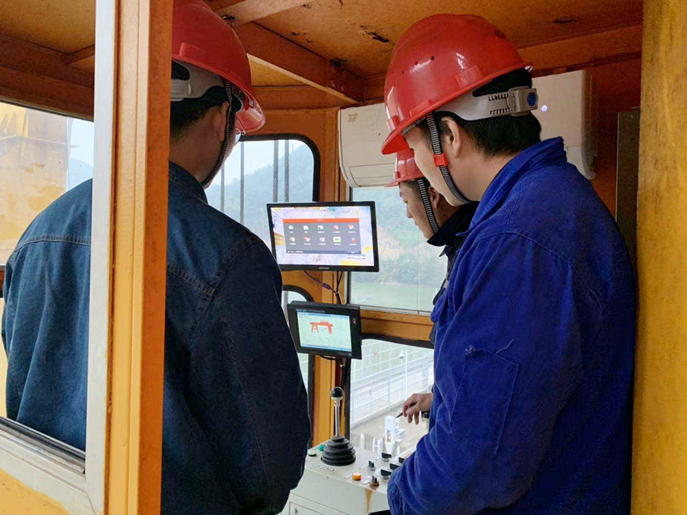 监控系统帮助司机在操作设备时可更直观的了解整车设备的运行情况