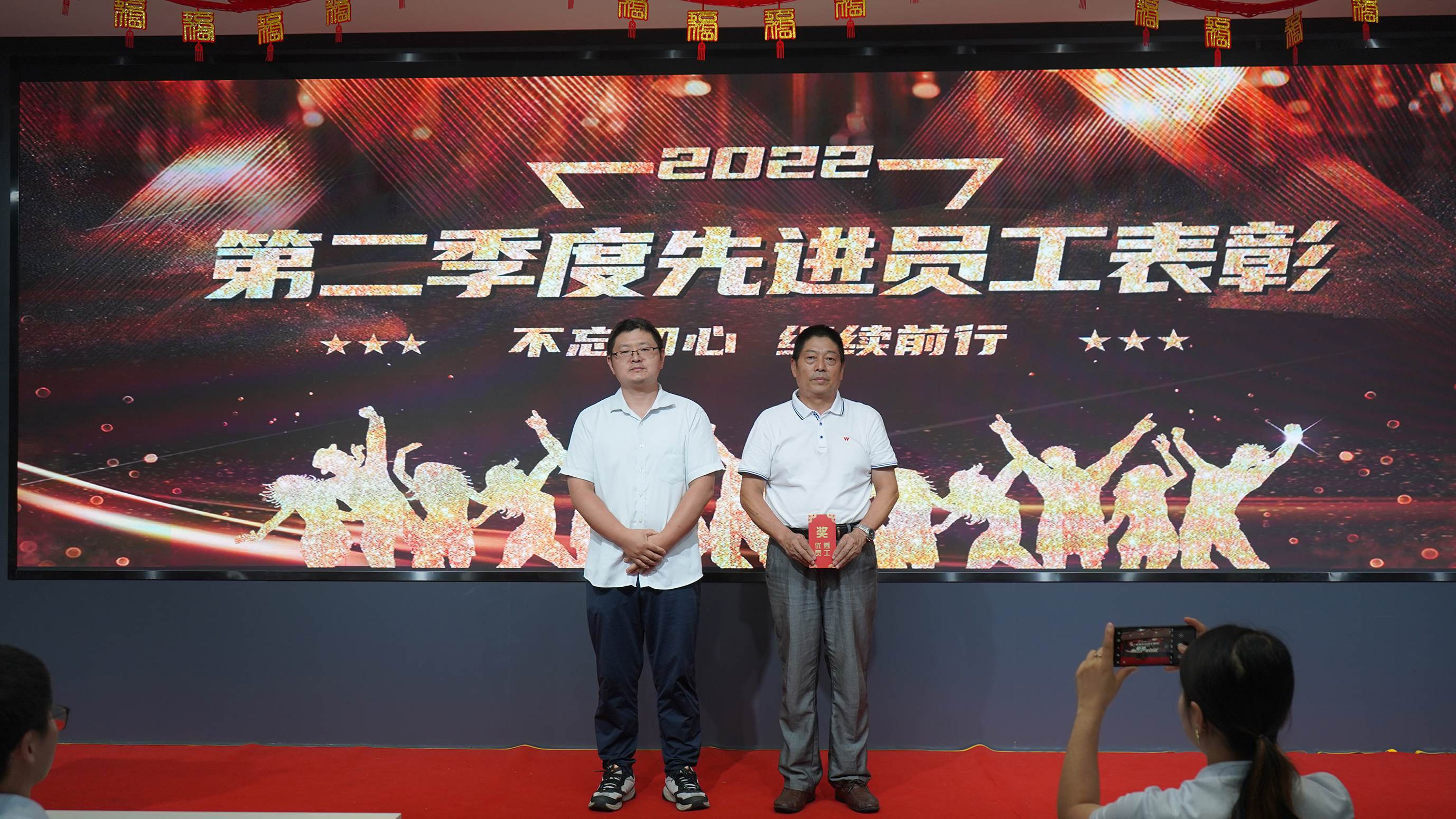 22-孵化器先进.JPG