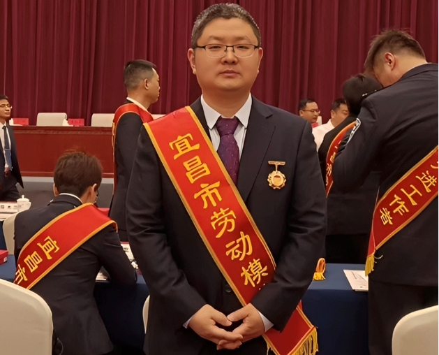 祝贺！微特工程师张艳波荣获宜昌市“劳动模范”称号